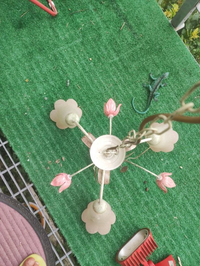 Lampadario in ferro battuto colori pastello