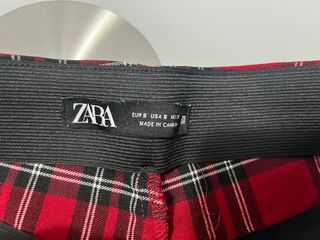 Pantalón Zara cuadros rojos talla S