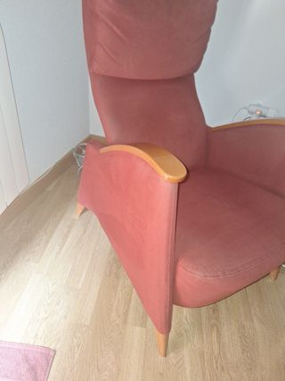 Sillón orejero rojo - madera