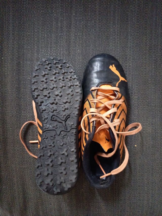 Botas fútbol Puma niño multitaco