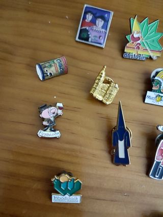 Lote 13 pins variados