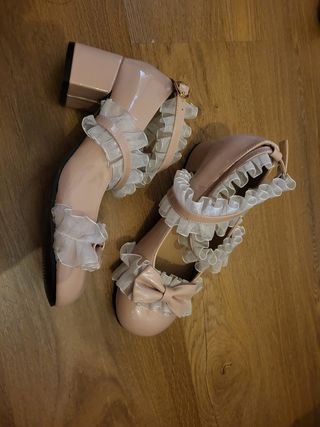 Zapatos talla 35-36-37   5€ cada par de zapatos 