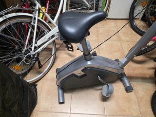 Bicicleta estática BH Fitness