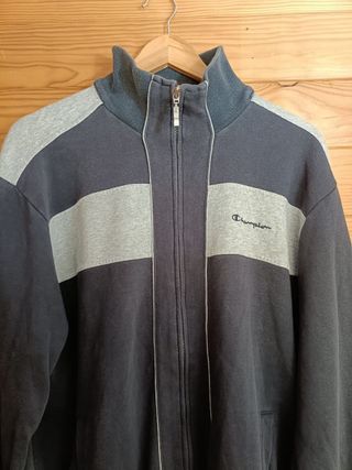 Sudadera Champion Color Azul y Gris Talla XL.
