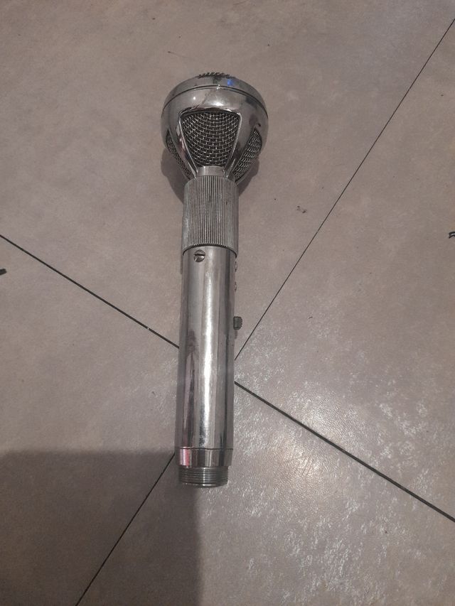 Micrófono antiguo metálico bouyer 709