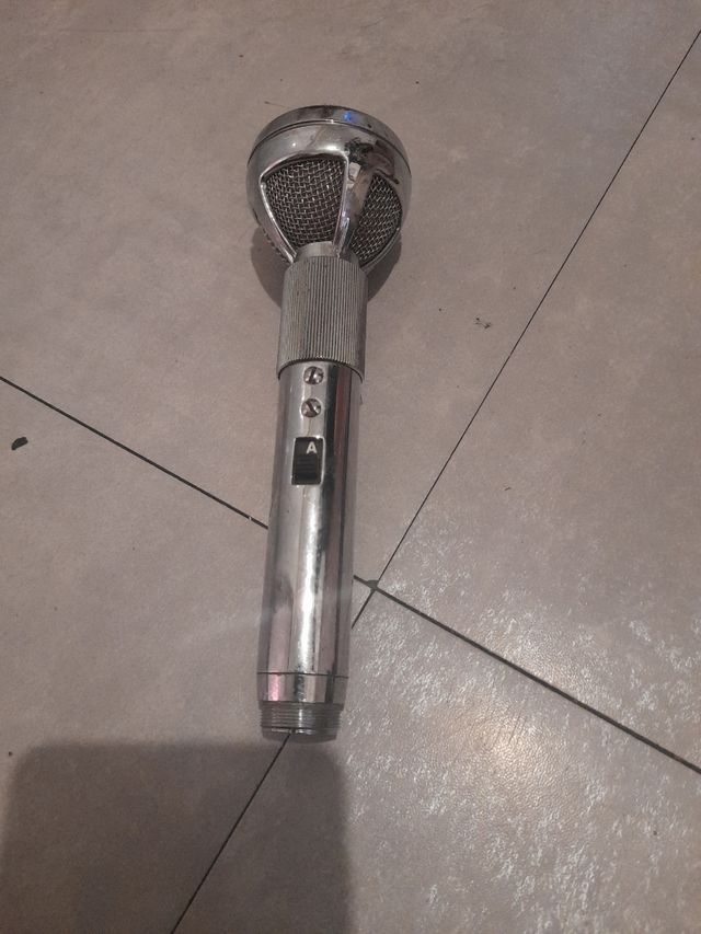 Micrófono antiguo metálico bouyer 709