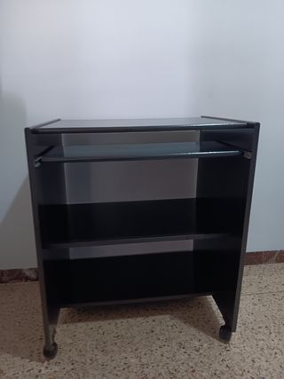Mesa de ordenador con extensible teclado