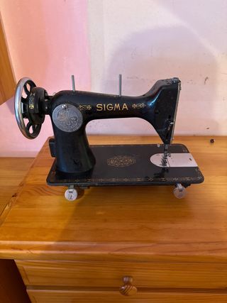 Máquina de coser Sigma antigua