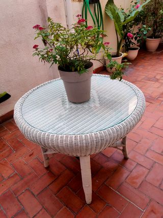 Mesa mimbre blanca con cristal