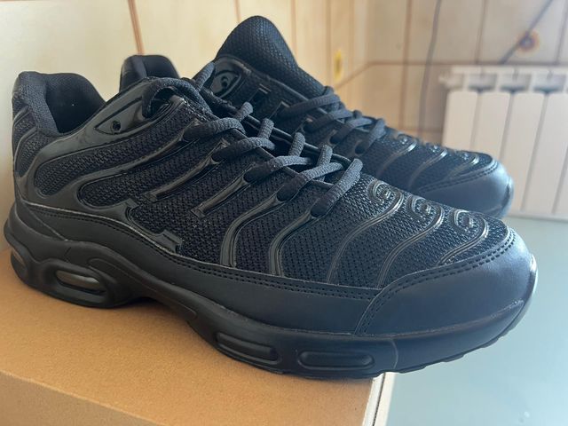 Scarpe da ginnastica uomo, nere taglia 43 NUOVE