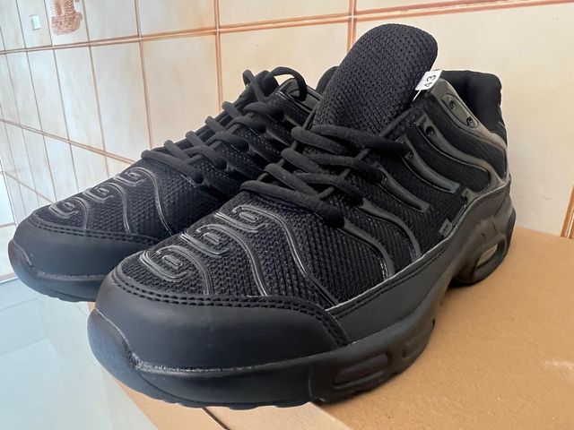 Scarpe da ginnastica uomo, nere taglia 43 NUOVE