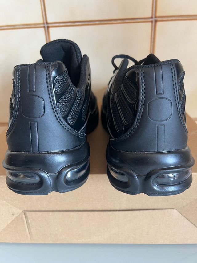 Scarpe da ginnastica uomo, nere taglia 43 NUOVE