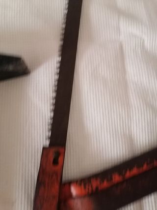 Sierras y martillo antiguos