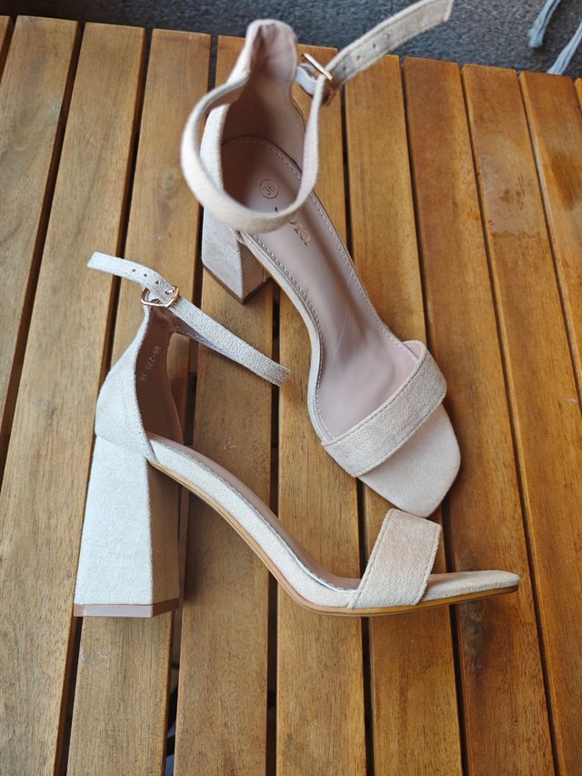 Sandalias tacón beige 36 NUEVAS