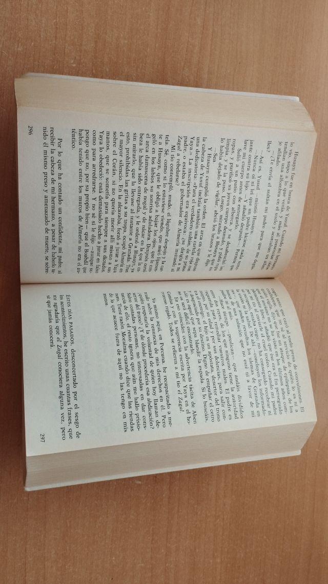 El Manuscrito Carmesi (Spanish Edition)