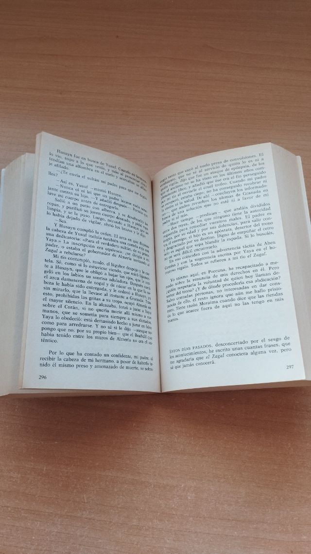 El Manuscrito Carmesi (Spanish Edition)