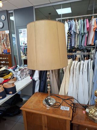 Lámpara mesa cuero metal - beige plata