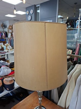 Lámpara mesa cuero metal - beige plata