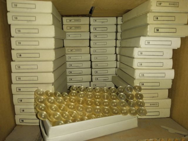 Bottoni n.18 - Bianchi - 1440 pezzi