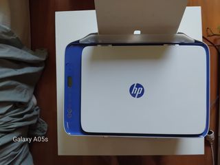Impresora HP Deskjet 2630 blanca y azul