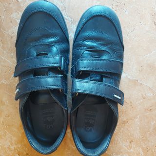 Zapatos negros velcro niño, color azul marino