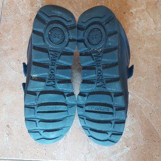 Zapatos negros velcro niño, color azul marino