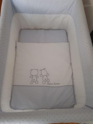 Minicuna con ruedas