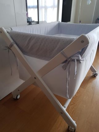 Minicuna con ruedas
