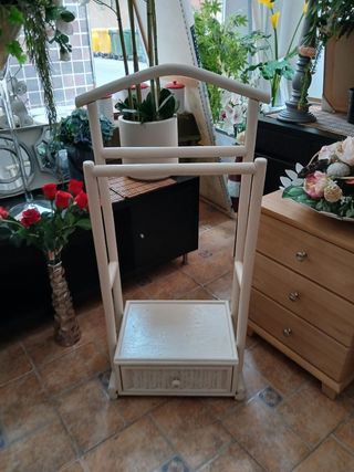 Perchero blanco mimbre-madera