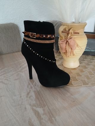 Botines negros tacón alto
