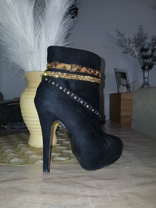 Botines negros tacón alto