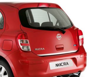 Moldura de portón trasero cromada Nissan Micra