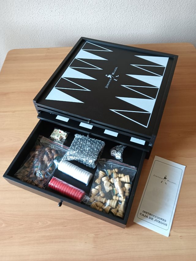 Caja de juegos Johnnie Walker