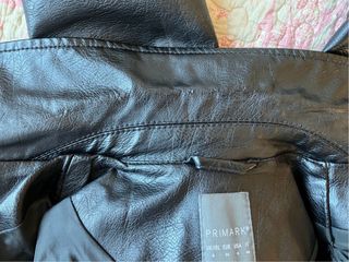 Cazadora negra cuero sintético