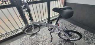 Bicicleta plegable blanca