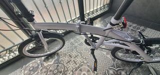 Bicicleta plegable blanca