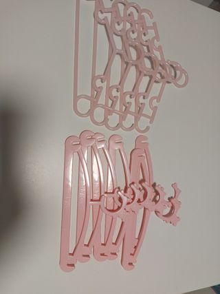 11 Perchas plástico rosa bebé