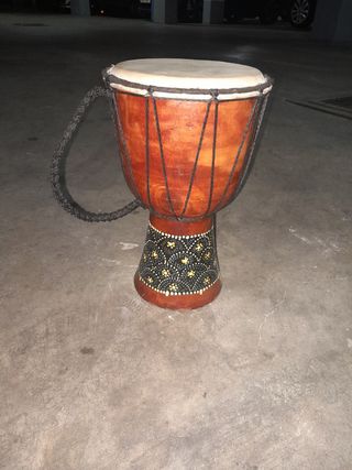 Timbal africano decorado