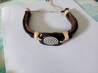 Pulsera étnica marrón y negra