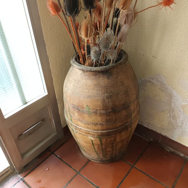 Tinaja antigua de terracota