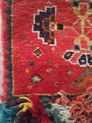 Bolso/alfombra persa handmade con cordones y borla