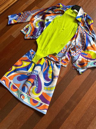 conjunto de Zara 
venía sin el bodi,lo he añadido 