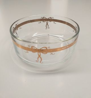 Bottiglia con ciotola decorata