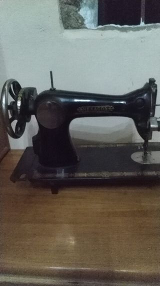 Máquina coser Hexagon Antigua funcionando