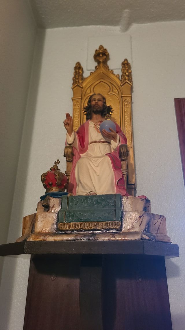 Corazón de Jesus entronado y sobre peana