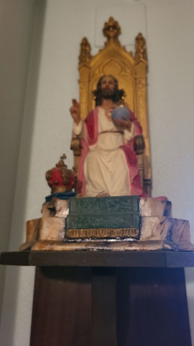 Corazón de Jesus entronado y sobre peana