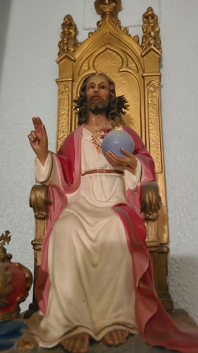 Corazón de Jesus entronado y sobre peana