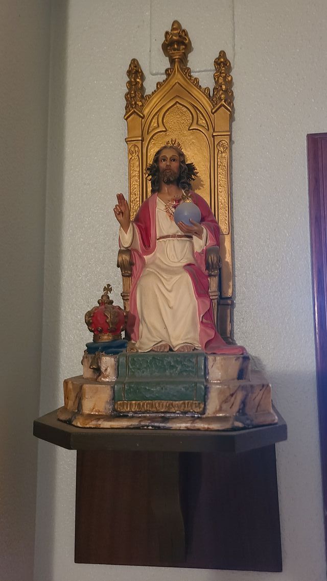 Corazón de Jesus entronado y sobre peana