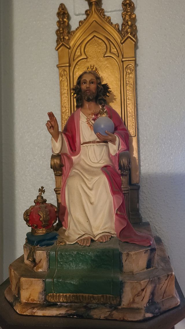 Corazón de Jesus entronado y sobre peana