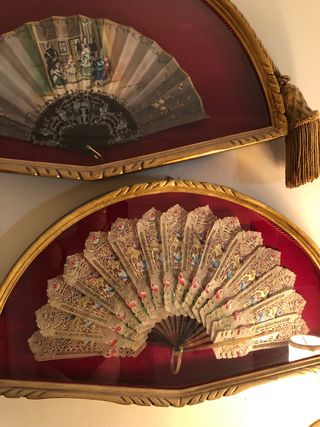 Antichi ventagli con aste in pan d'oro